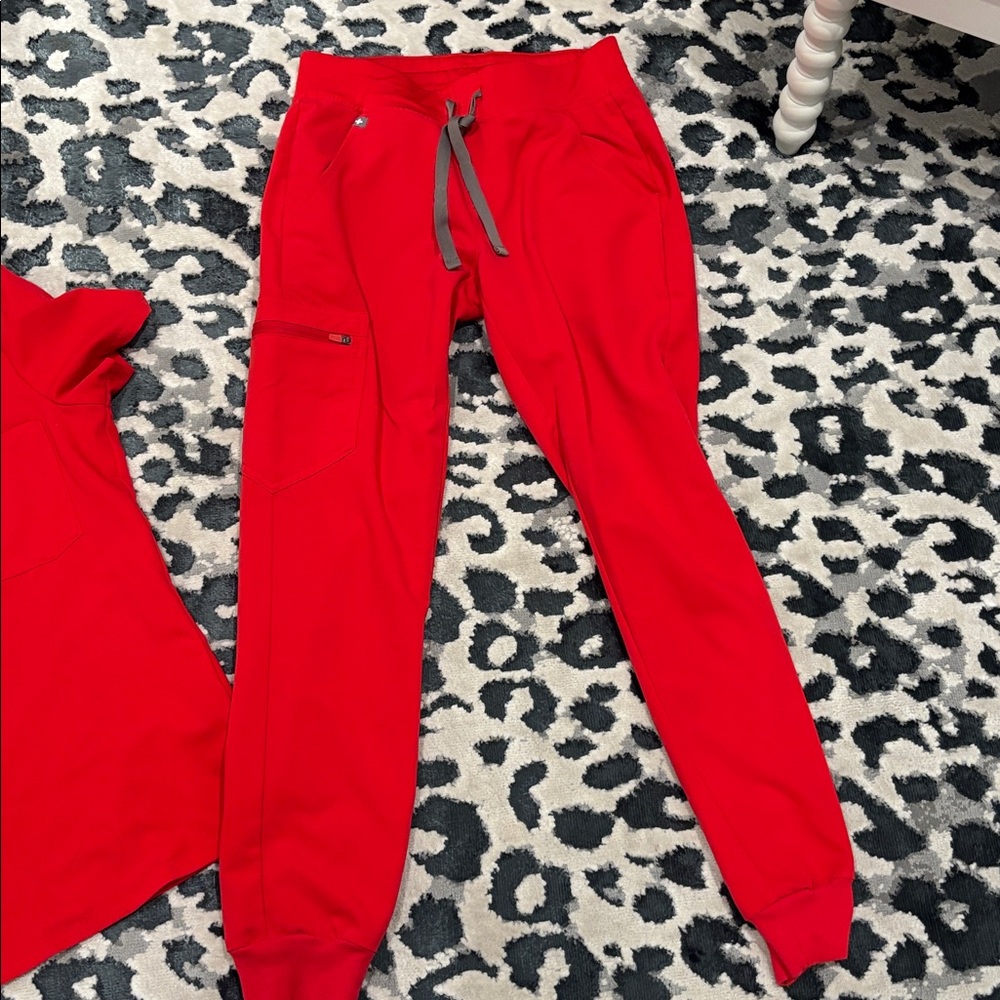 Figs Red Scrub Set - Picture 3 of 7
